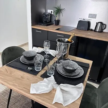 Superbe Avec Balcon Rue D'antibes Cannes