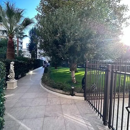 Superbe Avec Balcon Rue D'antibes Cannes