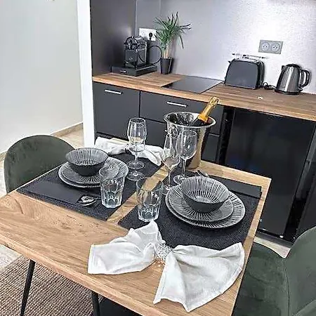 Апартаменты Superbe Avec Balcon Rue D'antibes Канны