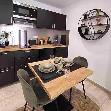 Superbe Avec Balcon Rue D'antibes Канны