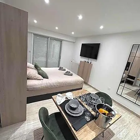 Superbe Avec Balcon Rue D'antibes Канны