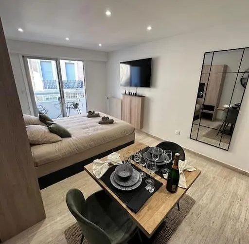 Lägenhet Superbe Avec Balcon Rue D'antibes Cannes
