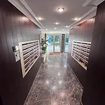 Superbe Avec Balcon Rue D'antibes 칸느
