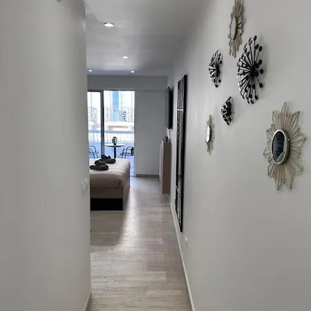 Superbe Avec Balcon Rue D’antibes Appartement *