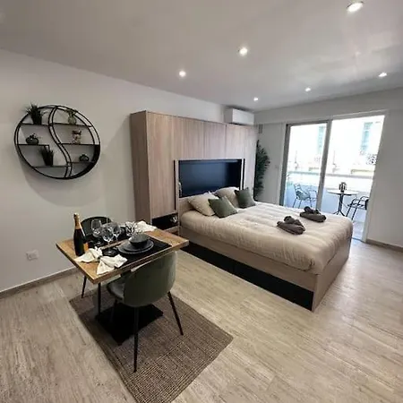 Superbe Avec Balcon Rue D’antibes * Cannes
