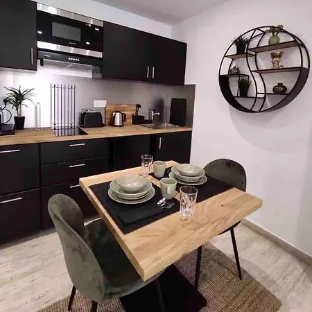 Superbe Avec Balcon Rue D’antibes Appartement *